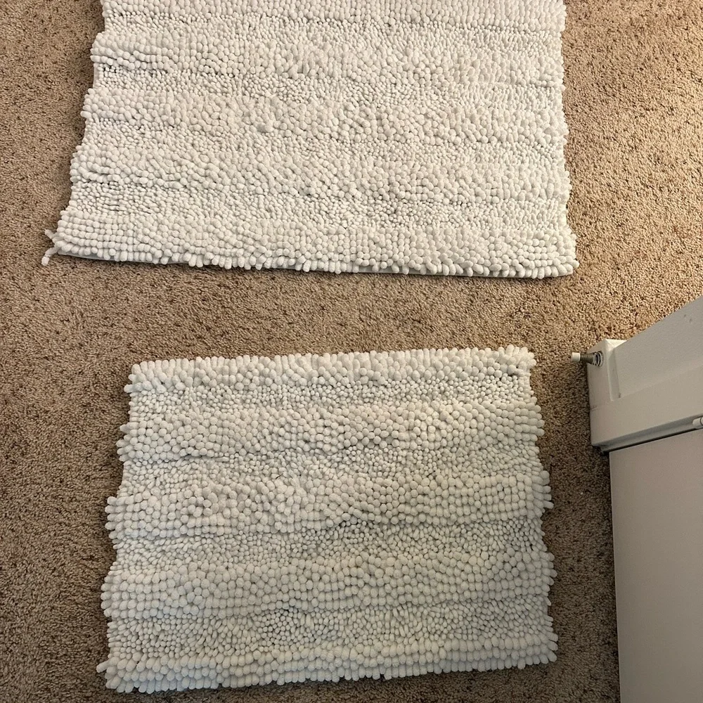 White Bath Mat Set